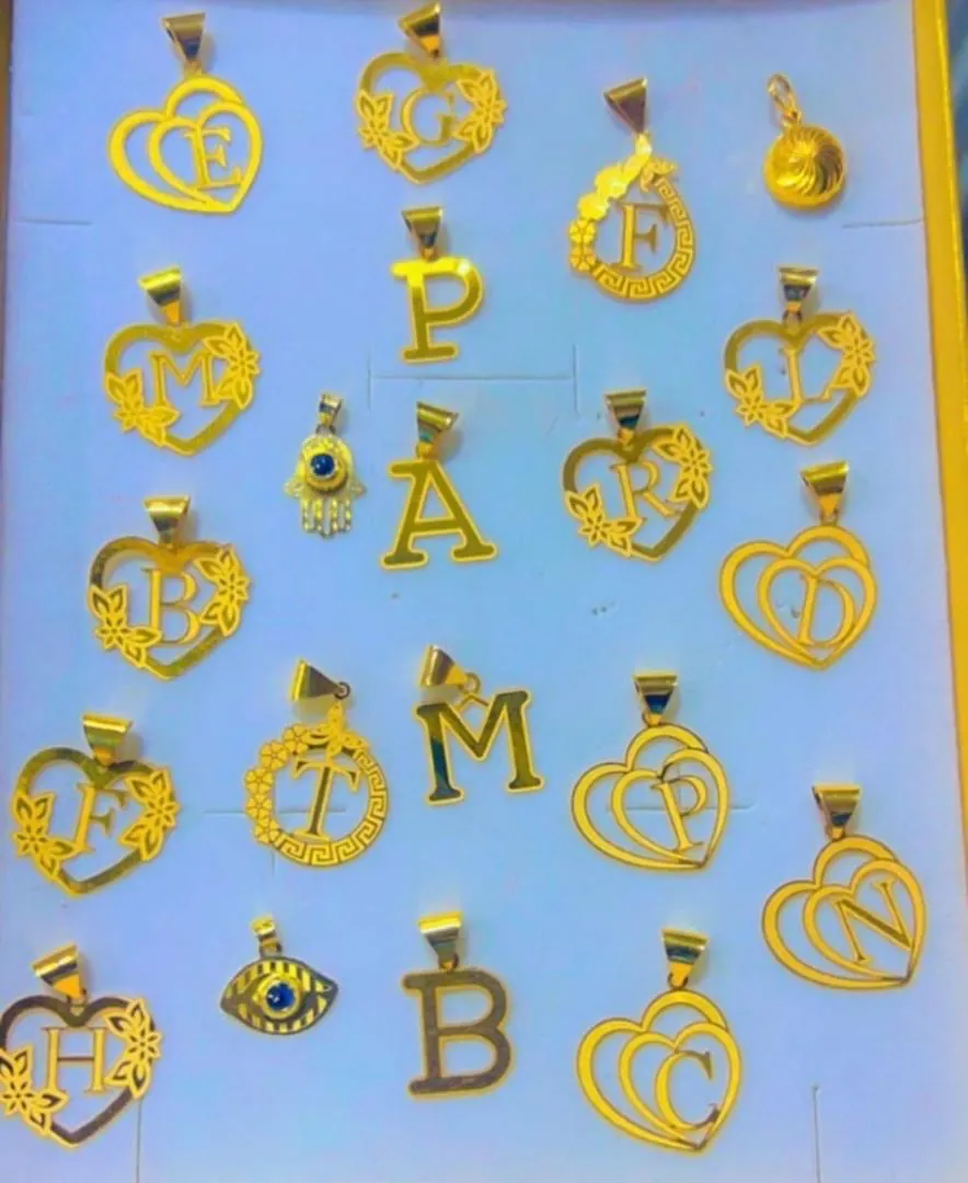 Pendentifs initiales en or, modèles cœur à personnaliser